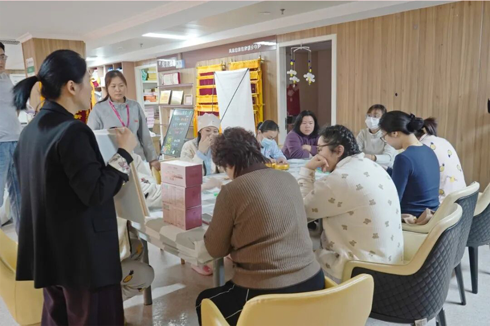 宝妈手工课｜一柄彩鼓摇响，是月子里的温柔絮语